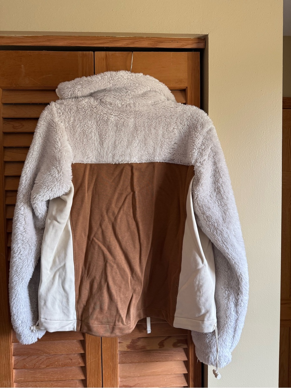 Columbia Two-Tone Cream and Brown Sherpa Fleece Jacket - Picture 3 of 5